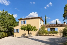 Propriété à vendre 6 pièces à BRAS (83) - grand calme - sans vis-à-vis - terrain de 2,7 ha - 5 000 m² clôturés - piscine à débordement chauffée - 248 m² - vue dégagée - nature