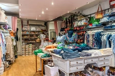 ?️ À CÉDER – Boutique de prêt-à-porter “Emilie Jane” – Emplacement N°1 au cœur du Castellet (83) ? Rue du Jeu de Paume – Centre piéton du village médiéval