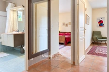 Propriété à vendre 6 pièces à BRAS (83) - grand calme - sans vis-à-vis - terrain de 2,7 ha - 5 000 m² clôturés - piscine à débordement chauffée - 248 m² - vue dégagée - nature