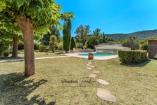 House for sale in SIGNES (83) - Plot of over one hectare - Swimming pool - Numerous annexes and outbuildings - Absolute calm - Sunny 