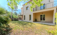Domaine à vendre à Rousset à 15 minutes d'Aix-en-Provence - 8 000 m² - plusieurs logements - 262 m² habitables - calme absolu - amoureux de la nature