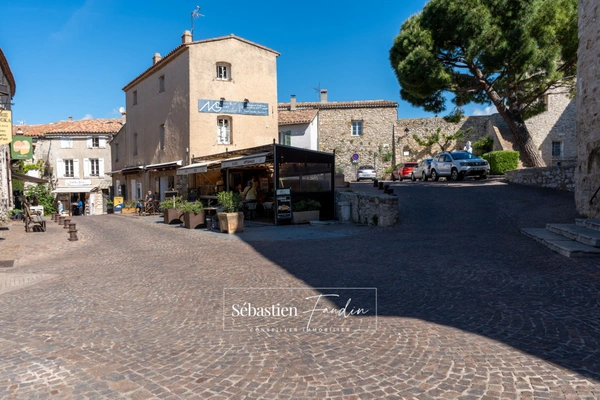 ? À CÉDER – Droit au bail au cœur du village du Castellet (83) -  Emplacement n°1 – Rue de l’Église – Piétonne & ultra-passante
