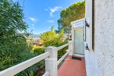 Maison à vendre 5 pièces Six-Fours-les-Plages (83) - vue panoramique dégagée - calme - terrain 1 147 m² - véranda climatisée - grandes chambres