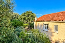 Maison à vendre 5 pièces Six-Fours-les-Plages (83) - vue panoramique dégagée - calme - terrain 1 147 m² - véranda climatisée - grandes chambres