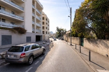 Garage fermé à vendre  (13) - Patio Saint Just - Avenue Corot - 19 m² - accessible depuis la chaussée