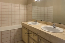 Appartement à vendre 3 pièces AIX EN PROVENCE (13) de 67 m² - Immeuble classé du XVIII - Calme - Rénové - Vendu avec garage au Parking Signoret