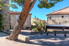 ?️ À CÉDER – Boutique de prêt-à-porter “Emilie Jane” – Emplacement N°1 au cœur du Castellet (83) ? Rue du Jeu de Paume – Centre piéton du village médiéval