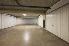 Garage fermé à vendre  (13) - Patio Saint Just - Avenue Corot - 19 m² - accessible depuis la chaussée