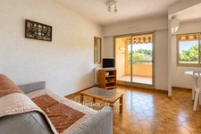 Appartement à vendre 1 pièce Six-Fours-les-Plages (83) - terrasse 11 m² exposée sud - coin nuit - domaine de La Coudoulière - piscine - tennis - proche mer - stationnement facile