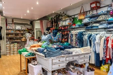 ?️ À CÉDER – Boutique de prêt-à-porter “Emilie Jane” – Emplacement N°1 au cœur du Castellet (83) ? Rue du Jeu de Paume – Centre piéton du village médiéval