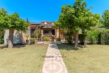 House for sale in SIGNES (83) - Plot of over one hectare - Swimming pool - Numerous annexes and outbuildings - Absolute calm - Sunny 