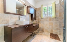 Domaine à vendre à Rousset à 15 minutes d'Aix-en-Provence - 8 000 m² - plusieurs logements - 262 m² habitables - calme absolu - amoureux de la nature