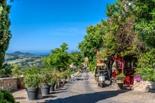 ?️ À CÉDER – Boutique de prêt-à-porter “Emilie Jane” – Emplacement N°1 au cœur du Castellet (83) ? Rue du Jeu de Paume – Centre piéton du village médiéval
