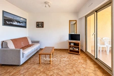 Appartement à vendre 1 pièce Six-Fours-les-Plages (83) - terrasse 11 m² exposée sud - coin nuit - domaine de La Coudoulière - piscine - tennis - proche mer - stationnement facile