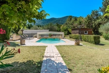 House for sale in SIGNES (83) - Plot of over one hectare - Swimming pool - Numerous annexes and outbuildings - Absolute calm - Sunny 