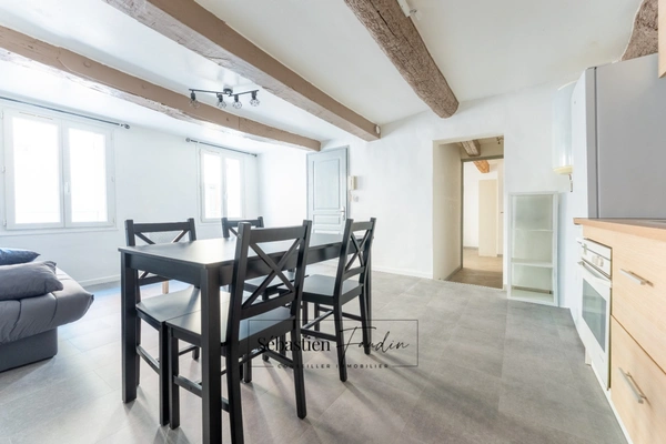 Appartement à louer 2 pièces LE BEAUSSET (83) - 40 m² - meublé - double vitrage - calme
