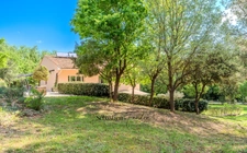Domaine à vendre à Rousset à 15 minutes d'Aix-en-Provence - 8 000 m² - plusieurs logements - 262 m² habitables - calme absolu - amoureux de la nature