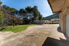 House for sale, 8 rooms, Aubagne (13) - 168 m² - 2 apartments - 65 m² basement garages - cellar - 2 outdoor garages - space for a swimming pool 