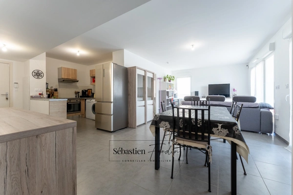 Dpt Bouches du Rhône (13), à louer MEYREUIL appartement T4 de 85,39 m²  - Terrasse - Loggia - 2 parkings en sous-sol - Ascenseur -  Pinel