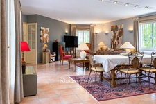 Propriété à vendre 6 pièces à BRAS (83) - grand calme - sans vis-à-vis - terrain de 2,7 ha - 5 000 m² clôturés - piscine à débordement chauffée - 248 m² - vue dégagée - nature