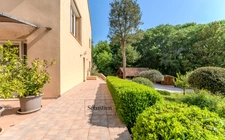 Domaine à vendre à Rousset à 15 minutes d'Aix-en-Provence - 8 000 m² - plusieurs logements - 262 m² habitables - calme absolu - amoureux de la nature