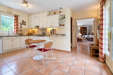Propriété à vendre 6 pièces à BRAS (83) - grand calme - sans vis-à-vis - terrain de 2,7 ha - 5 000 m² clôturés - piscine à débordement chauffée - 248 m² - vue dégagée - nature