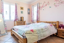 House for sale 8 rooms VITROLLES (13) - swimming pool - panoramic view - very quiet - beautiful light - large volumes