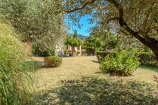 House for sale in SIGNES (83) - Plot of over one hectare - Swimming pool - Numerous annexes and outbuildings - Absolute calm - Sunny 