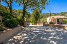 Maison à vendre 8 pièces LA CADIERE D'AZUR (83) - 2 logements - grande piscine - vue panoramique - grande parcelle - calme - nombreuses annexes