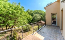 Domaine à vendre à Rousset à 15 minutes d'Aix-en-Provence - 8 000 m² - plusieurs logements - 262 m² habitables - calme absolu - amoureux de la nature