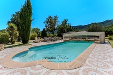 House for sale in SIGNES (83) - Plot of over one hectare - Swimming pool - Numerous annexes and outbuildings - Absolute calm - Sunny 