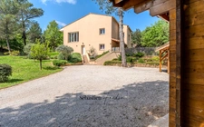 Domaine à vendre à Rousset à 15 minutes d'Aix-en-Provence - 8 000 m² - plusieurs logements - 262 m² habitables - calme absolu - amoureux de la nature