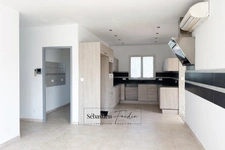 Property complex for sale in BOUC BEL AIR (13) - two dwellings - large plot - swimming pool and pool house - large underground garage