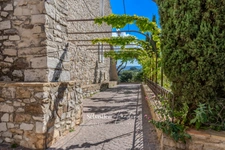 ?️ À CÉDER – Boutique de prêt-à-porter “Emilie Jane” – Emplacement N°1 au cœur du Castellet (83) ? Rue du Jeu de Paume – Centre piéton du village médiéval