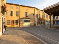 OLONZAC CENTRE – ANCIENNE ÉPICERIE DE GROS DU VILLAGE
