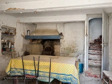 Ensemble patrimonial à réhabiliter – env. 700 m² – Névian