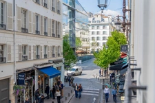 A quiet and bright dual-aspect flat in the Vendôme / Saint-Honoré area