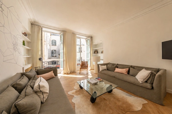 Appartement traversant calme et lumineux Vendôme / Saint-Honoré
