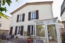 5-room duplex for sale in Saint-Cloud (92) - 97.05 sq m duplex with a 45 sq m private courtyard – Saint-Cloud, Val d'Or district – Sale price €850,000 including agency fees  