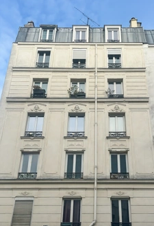 Appartement à vendre 2 pièces avec cave PARIS 17EME ARRONDISSEMENT (75) - rue Guy Môquet - 34 m2 Loi Carrez - 315 000 € honoraires d'agence inclus