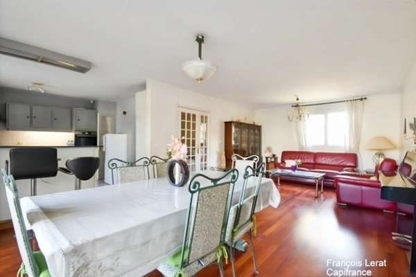 Appartement à vendre 5 pièces proche Mairie de THIAIS (94)– Appartement de 5 pièces avec une cave et une place de parking – 95,29 m2 loi Carrez - 376 400 € honoraires d’agence inclus