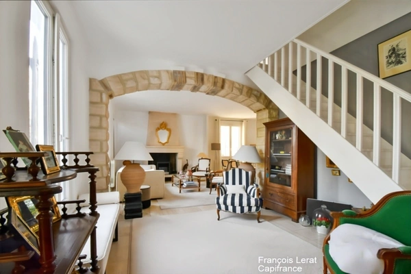 Duplex à vendre 5 pièces SAINT CLOUD (92) - Duplex de 97,05 m² avec cour privative de 45 m² – Saint-Cloud, quartier du Val d'Or – Prix de vente 845 000 € honoraires d’agence inclus  