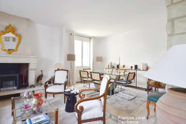 Duplex à vendre 5 pièces SAINT CLOUD (92) - Duplex de 97,05 m² avec cour privative de 45 m² – Saint-Cloud, quartier du Val d'Or – Prix de vente 845 000 € honoraires d’agence inclus  
