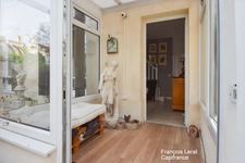 Duplex à vendre 5 pièces SAINT CLOUD (92) - Duplex de 97,05 m² avec cour privative de 45 m² – Saint-Cloud, quartier du Val d'Or – Prix de vente 850 000 € honoraires d’agence inclus  