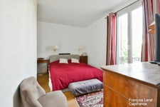 Duplex à vendre 5 pièces SAINT CLOUD (92) - Duplex de 97,05 m² avec cour privative de 45 m² – Saint-Cloud, quartier du Val d'Or – Prix de vente 850 000 € honoraires d’agence inclus  