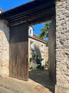 A vendre à Guerville (78) – Maison de village de caractère de 6 pièces - 160 m2 de surface au sol – 384 800 € Honoraires d’Agence Inclus.
