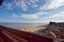 Large 2/3-room apartment for sale in Cabourg (14) - 54.21 m² - Top floor - 1 large garage - Sea view - €422,000 including agency fees