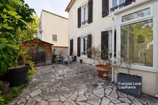 5-room duplex for sale in Saint-Cloud (92) - 97.05 sq m duplex with a 45 sq m private courtyard – Saint-Cloud, Val d'Or district – Sale price €850,000 including agency fees  