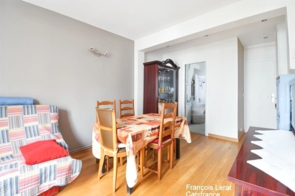 Appartement à vendre 2 pièces avec cave PARIS 17EME ARRONDISSEMENT (75) - rue Guy Môquet - 34 m2 Loi Carrez - 315 000 € honoraires d'agence inclus