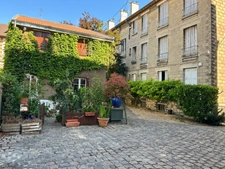 Renovated 2-room apartment for sale in Enghien-les-Bains (95) - 45.94 m² - Near the Ormosson train station - €239,000 including agency fees